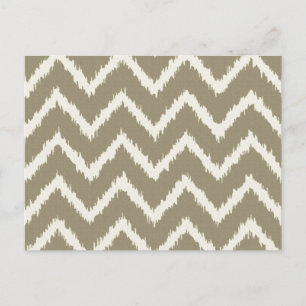 Ikat-Chevrons - Taupebraun und Beige Postkarte