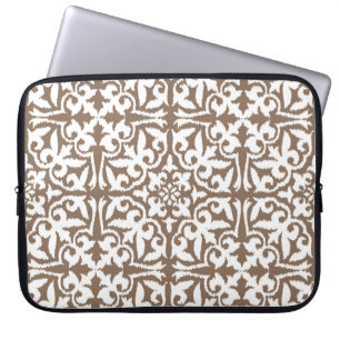 Ikat-Damast-Muster - Taupe Tan und White Laptopschutzhülle