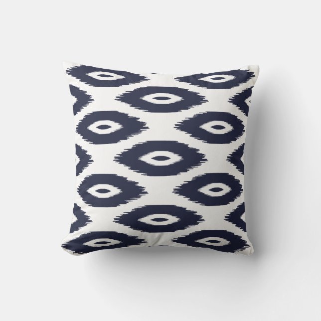 Ikat Dots für Navy Blue und White Tribal Kissen (Vorderseite)
