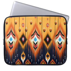Ikat geometrisches Folklore-Ornament. Stammesethni Laptopschutzhülle