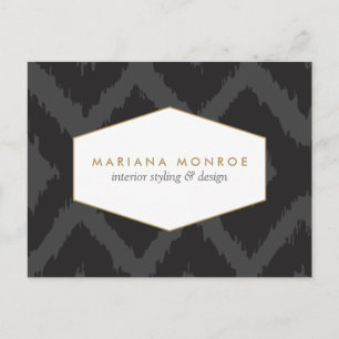 Ikat-Muster in dunkelgrauem Designer Postkarte