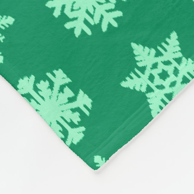 Ikat-Schneeflocken - Kiefer- und Minzgrün Fleecedecke (Ecke)