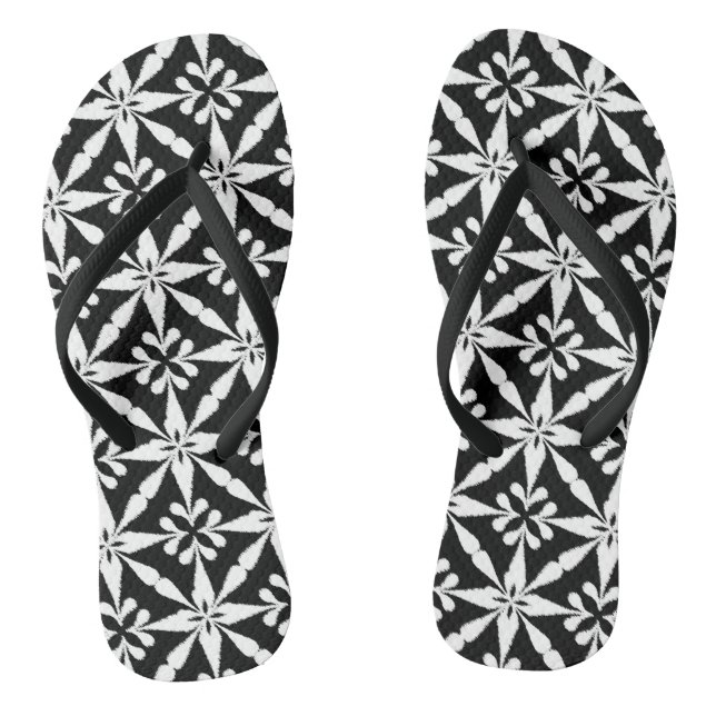 Ikat Star Pattern - Schwarz und Weiß Flip Flops (Fußbett)