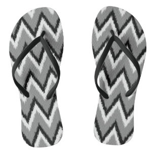 Ikat Zickzack Streifen - grau/grau, schwarz/weiß Flip Flops