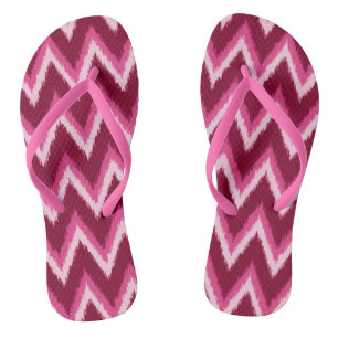 Ikat Zickzack Stripes - Burqundy, Rose und Rosa Flip Flops