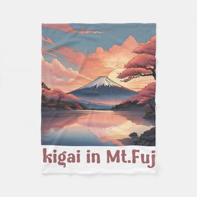 "Ikigai im Fuji: Serene Japanese Art Poster Fleecedecke (Vorderseite)