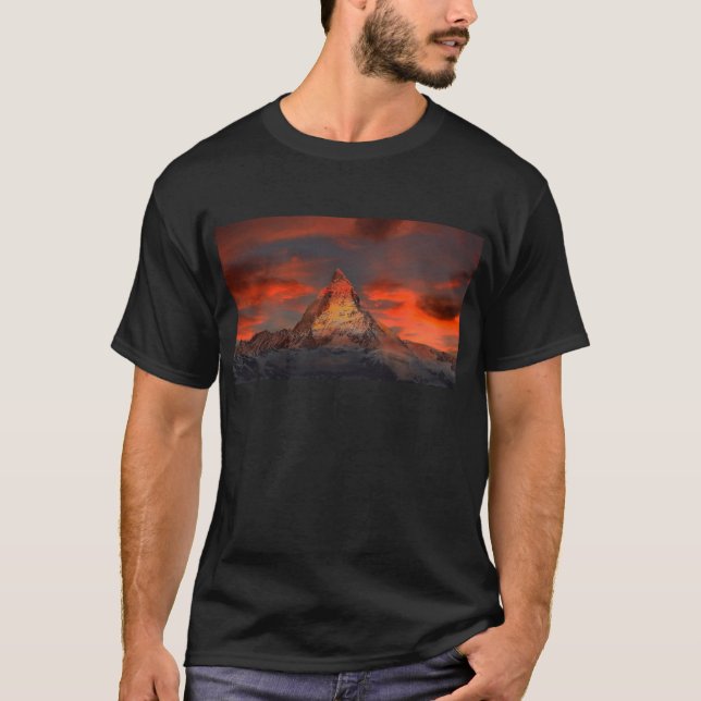 Ikonenhafter alpiner Berg Matterhorn am T-Shirt (Vorderseite)