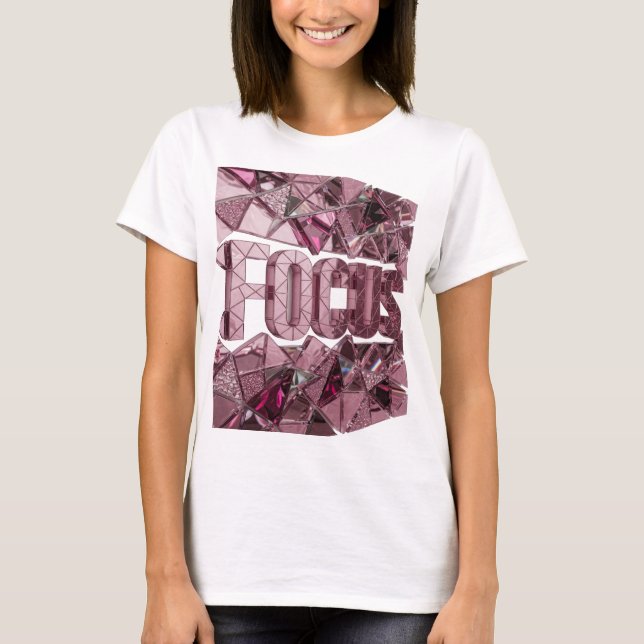 Ikonisches Pink FOCUS Statement Design T-Shirt (Vorderseite)