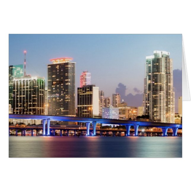 Illuminated skyline of downtown Miami at dusk (Vorderseite (Horizontal))