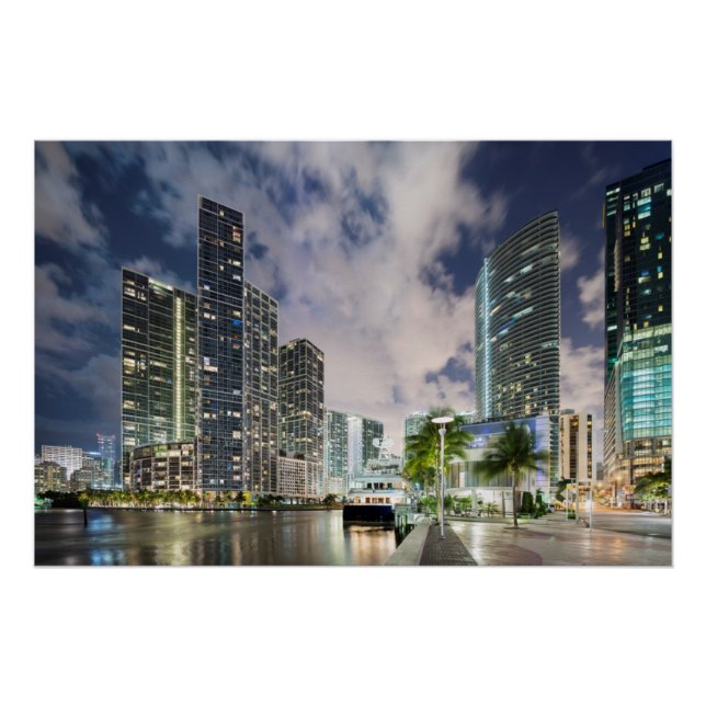 Illuminierte Türme am Wasser des Miami River Poster (Vorderseite)