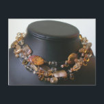 Illusion Necklace Postkarte<br><div class="desc">Illusion Nekklace Postcard. Das verwendete Bild ist meine eigene Fotografie einer Halskette,  die ich gemacht habe. Dies ist eine individuell anpassbare Postkarte</div>