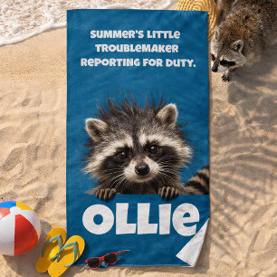 Illustration eines spielerischen Waschbären am Str Strandtuch