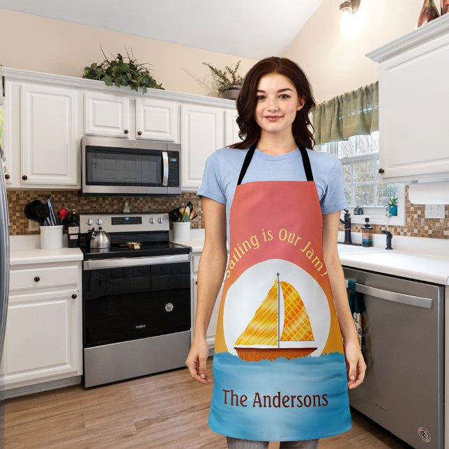 Illustriertes Segelboot auf dem Wasser Monsunaufga Schürze (llustrated Sailboat On Water Moonrise at Sunset Apron)