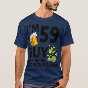 Im 59 kaufe mir ein Getränk und unterschreibe mein T-Shirt