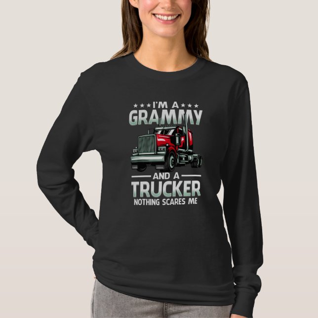 I'm A Grammy And Trucker Nothing Scares Me Mother' T-Shirt (Vorderseite)