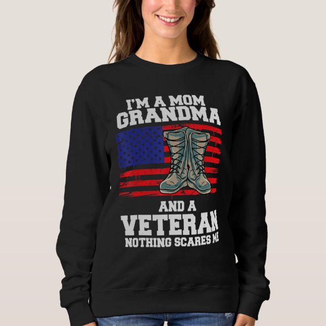Im A Mom Grandma And A Veteran Nothing Scares Me Sweatshirt (Vorderseite)