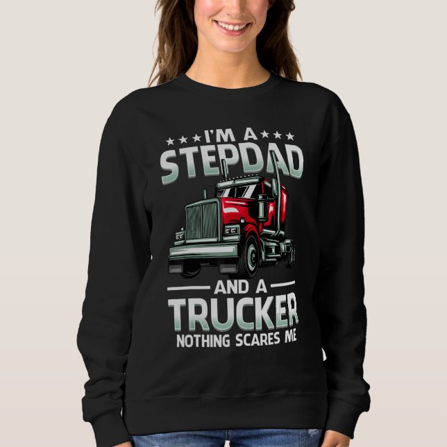 I'm A Stepdad And Trucker Nothing Scares Me Father Sweatshirt (Vorderseite)