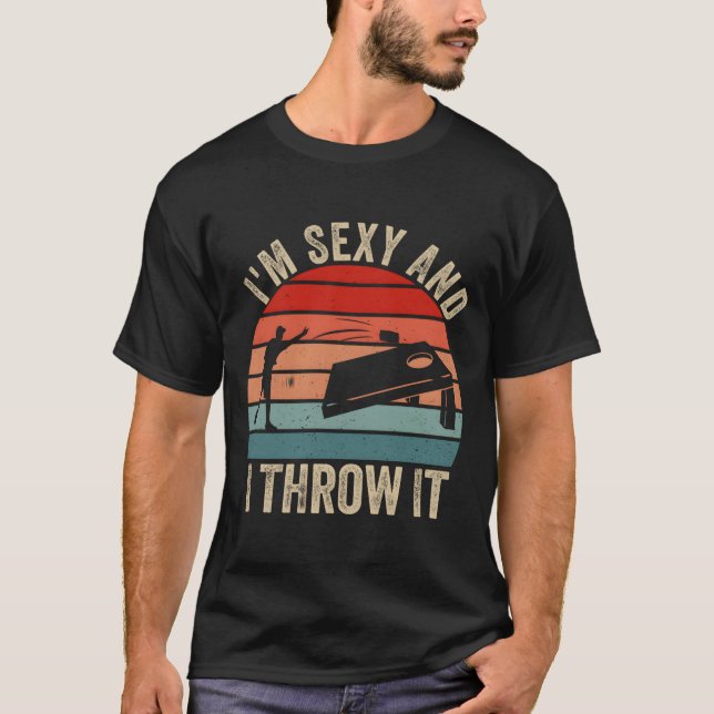I'M And I Throw It Cornhole Player T-Shirt (Vorderseite)