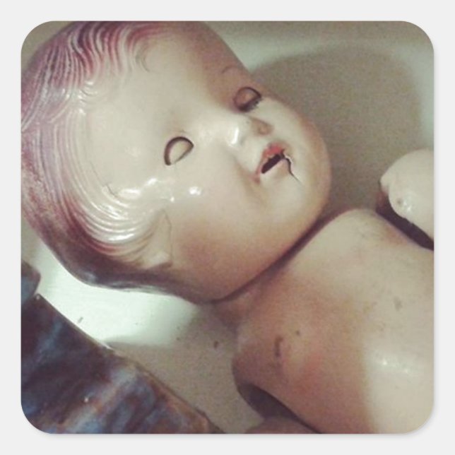 Im antiken Ladenfach. Quadratischer Aufkleber (Vorderseite)