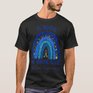Im April tragen Frauen Regenbogenautismus blauer A T-Shirt