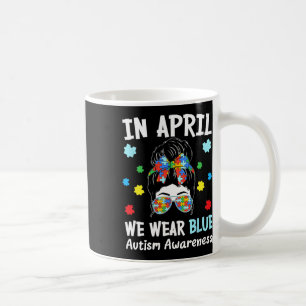 Im April tragen wir Blue Messy Bun Puzzle Piece Au Kaffeetasse