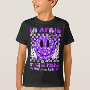 Im April tragen wir Lila für militärische lächelnd T-Shirt
