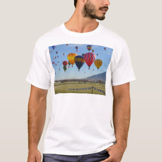 Im Ballon aufsteigen T-Shirt