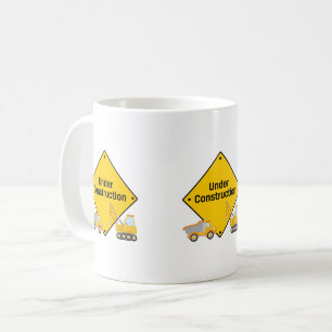 Im Bau mit Lastkraftwagen Kaffeetasse