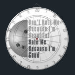 Im Beautiful Im Good Bowling Gray Dartscheibe<br><div class="desc">Bowling Ball Art Don’t Hate Me, weil ich gute T - Shirt, Geschenke und Accessoires bin, die vom ITD Sports Center kreiert wurden, zeigen unsere originellen Kunstwerke eines halben rosa Kegelballes auf der links Seite, mit den Worten in Rosa und Dunkelrosa auf der rechten Seite, Hasse mich nicht, weil ich...</div>