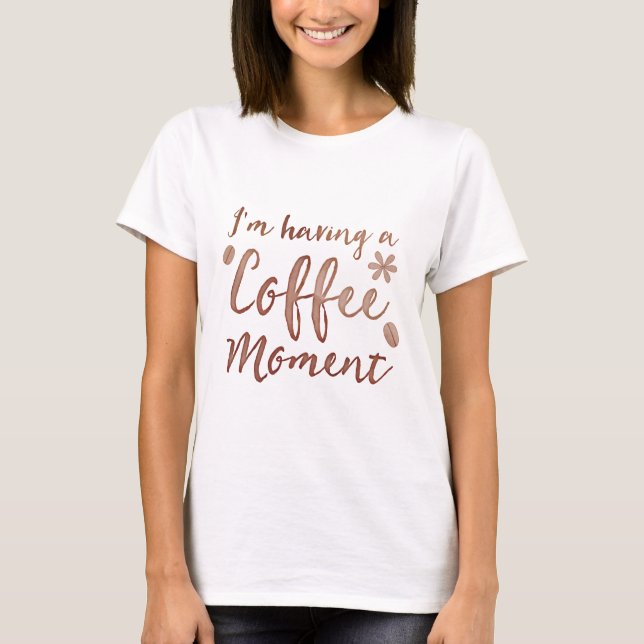 im einen Kaffemoment habend T-Shirt (Vorderseite)