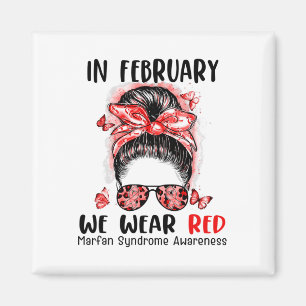Im Februar tragen wir das Red Messy Bun Marfan Syn Magnet