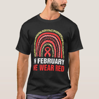 Im Februar tragen wir eine rote Leopard-Herzerkran T-Shirt