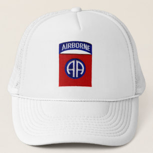im Flugzeug 82. Truckerkappe