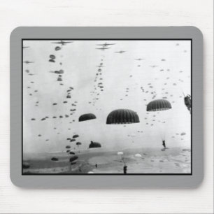 Im Flugzeug Auftrag während der Malerei WW2 Mousepad