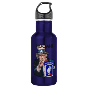 im Flugzeug Brigadepflaster Trinkflasche