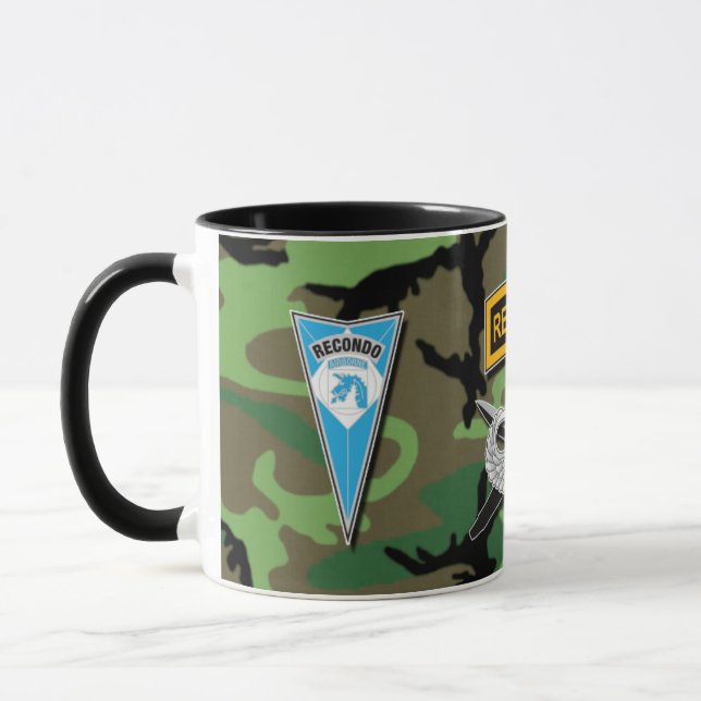 Im Flugzeug Corps Recondo Tasse (Links)