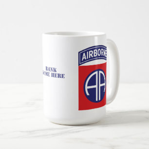 im Flugzeug Division 82 Alle amerikanischen indivi Kaffeetasse