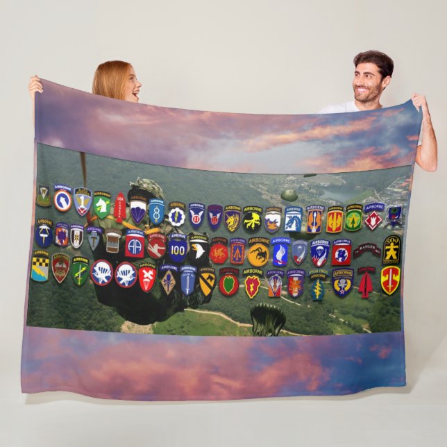 IM FLUGZEUG EINHEITEN FLEECEDECKE (Beispiel)