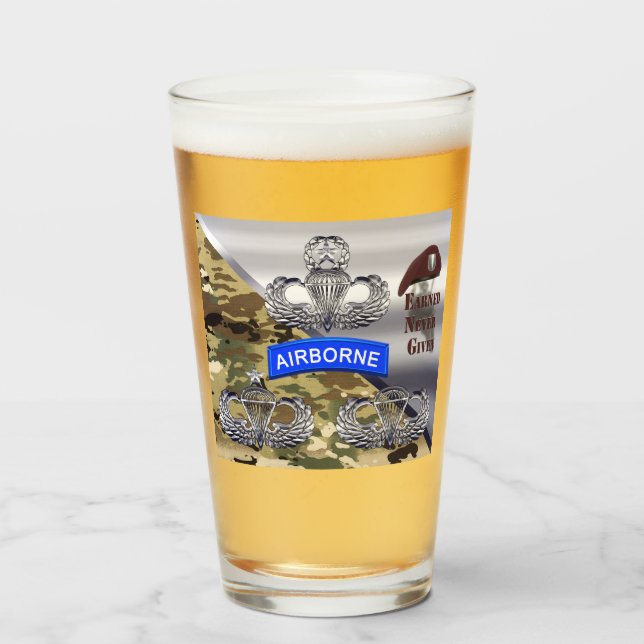 Im Flugzeug Flüge - nie vergeben verdient Glas (Vorne (Gefüllt))