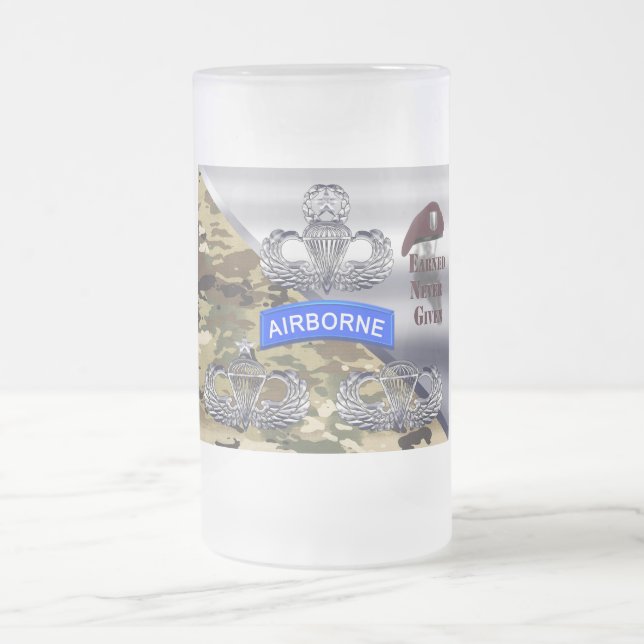 Im Flugzeug Flüge - nie vergeben verdient Mattglas Bierglas (Mittel)