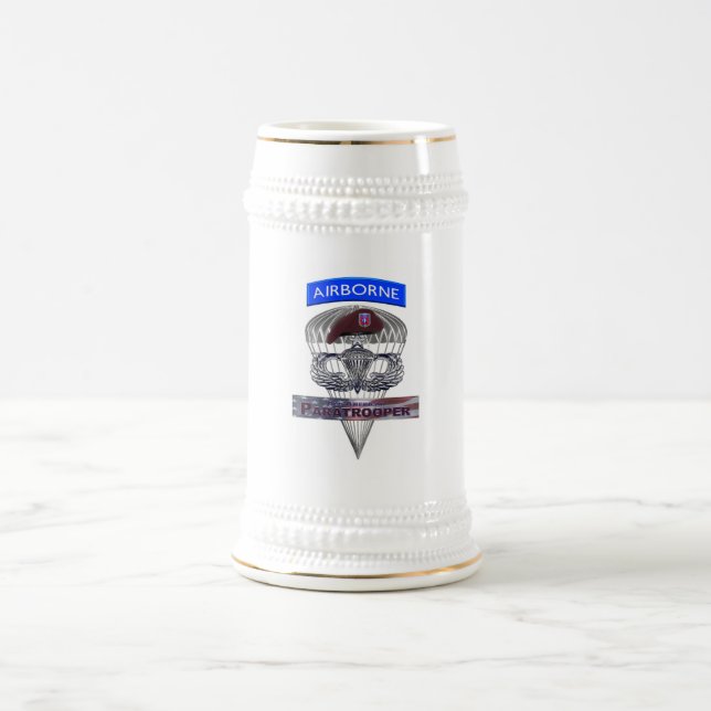 im Flugzeug Jumper mit amerikanischer Flagge Bierglas (Mittel)