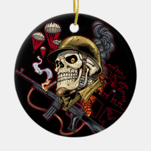 Im Flugzeug oder Marinefallschirmjäger-Schädel mit Keramikornament
