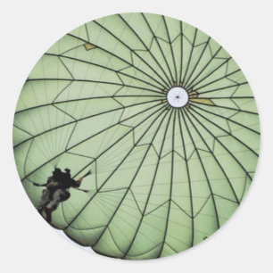 Im Flugzeug Runder Aufkleber