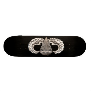 Im Flugzeug Skateboard