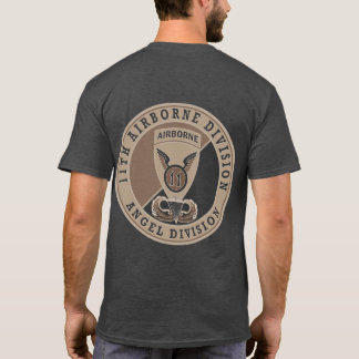 Im Flugzeug Wappen der Arktis T-Shirt