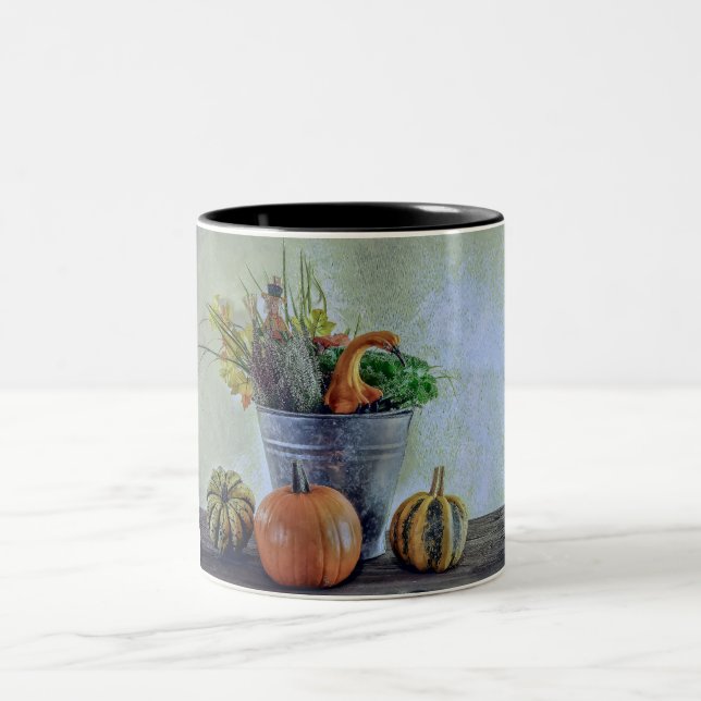 Im Herbst noch Leben mit Kürbis, Blume Zweifarbige Tasse (Mittel)