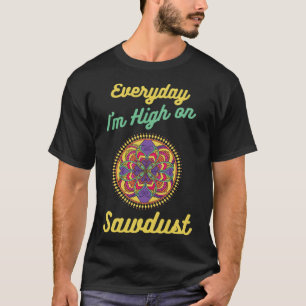 Im Hoch auf Sawstaub Woodworker gebackenes Piraten T-Shirt