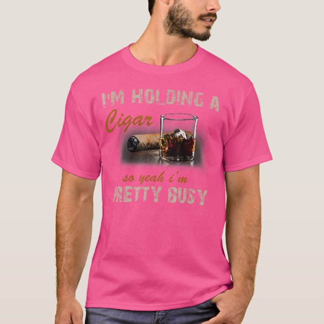 I'M Holding A Cigar So Yeah I'M Pretty Busy Cigar T-Shirt (Vorderseite)