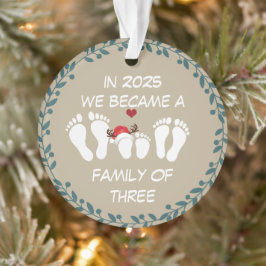 Im Jahr 2025 wurden wir eine Familie von drei Ornament