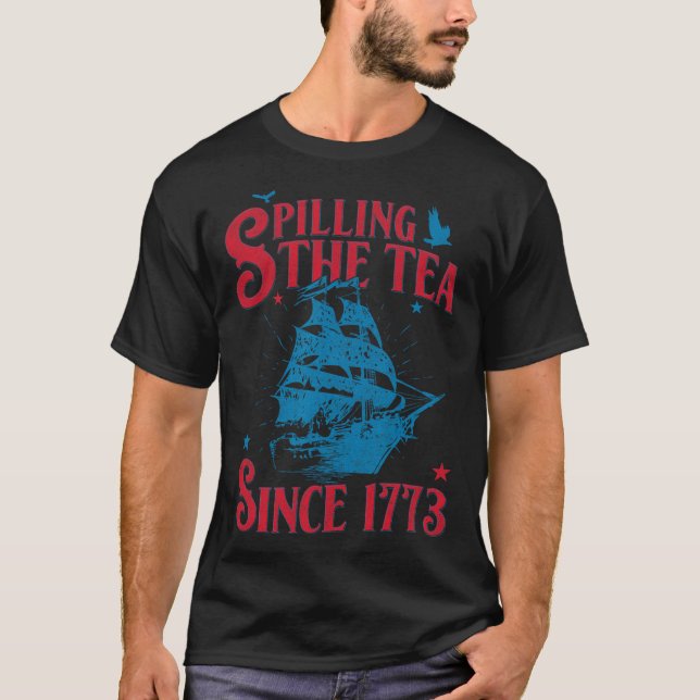 Im Juli die Teeausbreitung seit 1773 Geschichte Le T-Shirt (Vorderseite)